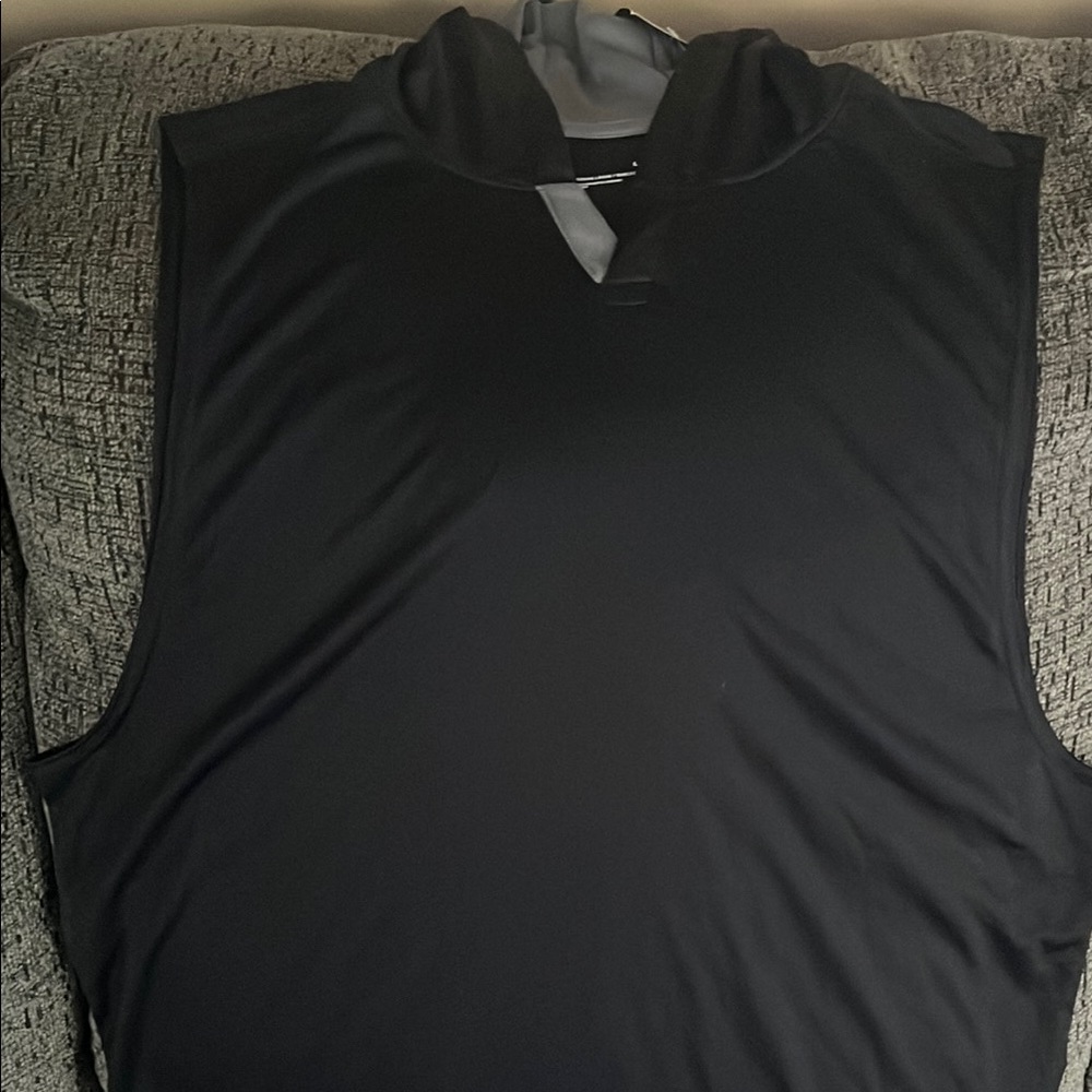 NWT MENS Under Armour Black Sleeveless Loose fitting w/hood w/small v-neck type